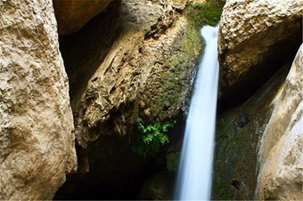 شیرز؛ آبشاری بکر در کوه کاکیزه کوهدشت
