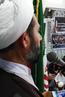 سخنرانی رییس اداره تبلیغات اسلامی شهرستان کوهدشت قبل از خطبه های نماز جمعه 