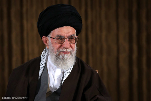  رهبر انقلاب اسلامی هاشمی رفسنجانی نمونه‌ کم نظیری از نسل اول مبارزان ضد ستم شاهی بود