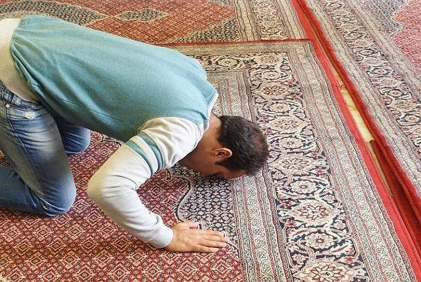  محققان آمریکایی عنوان می کنند؛ نماز یومیه مسلمانان موجب تسکین کمردرد می شود