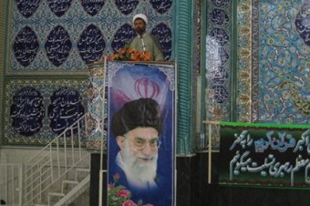 سخنرانی رئیس تبلیغات اسلامی ازنا قبل از خطبه های نماز جمعه این شهرستان