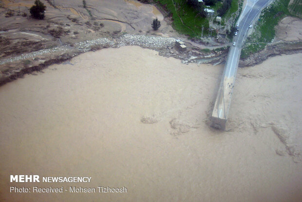  به دنبال وقوع سیلاب؛ پل جدید کاکارضا در سلسله فروریخت کشته شدن یک نفر