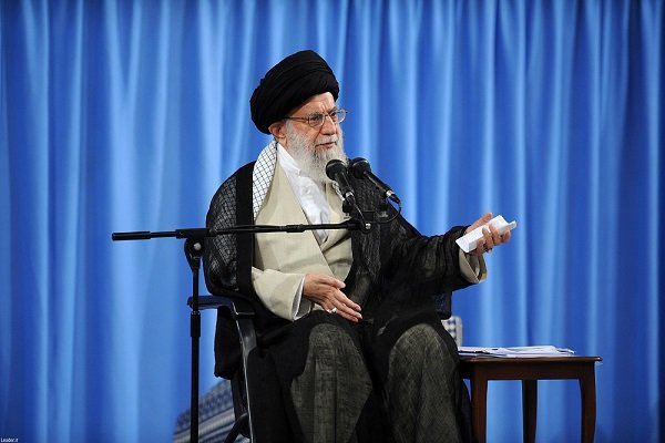 رهبر انقلاب در دیدار جمعی از استادان و نخبگان دانشگاهها درباره مسائل ناموسی انقلاب مذاکره نمیکنیم